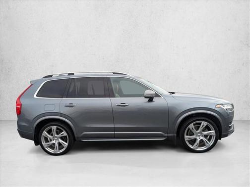 2018 Volvo XC90 T6 Momentum