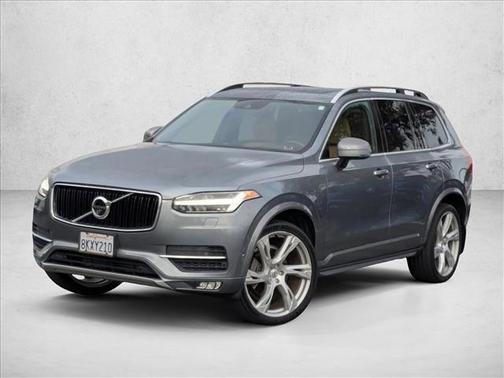 2018 Volvo XC90 T6 Momentum
