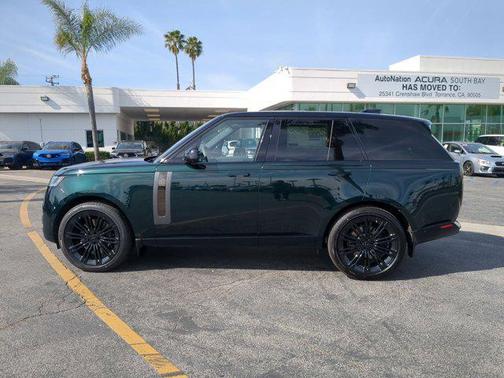 2026 Land Rover Range Rover P615 SV