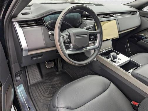 2026 Land Rover Range Rover P615 SV