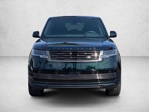 2026 Land Rover Range Rover P615 SV