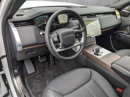 2025 Land Rover Range Rover P400 SE