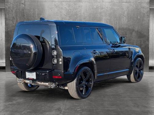 2025 Land Rover Defender 110 V8