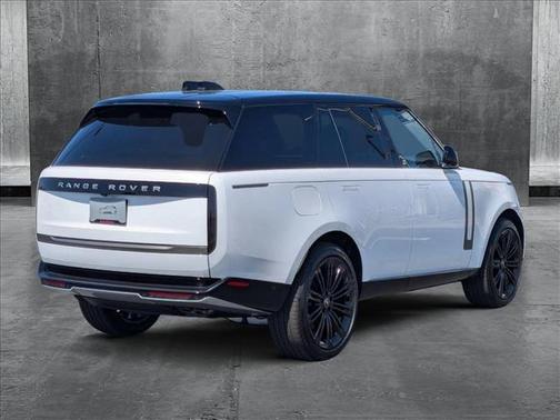 2025 Land Rover Range Rover P530 SE