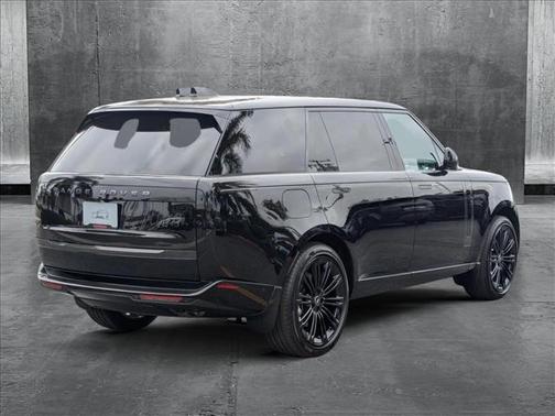 2025 Land Rover Range Rover P530 SE 7 Seat