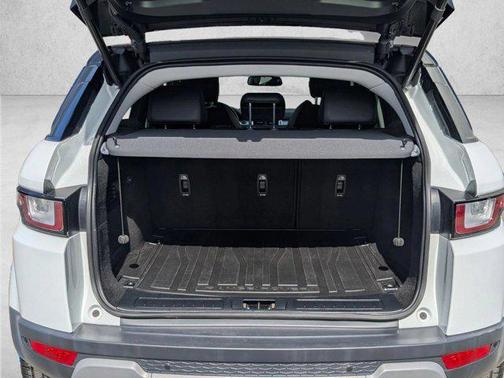 Yulong White Metallic 2017 Land Rover Range Rover Evoque SE Premium