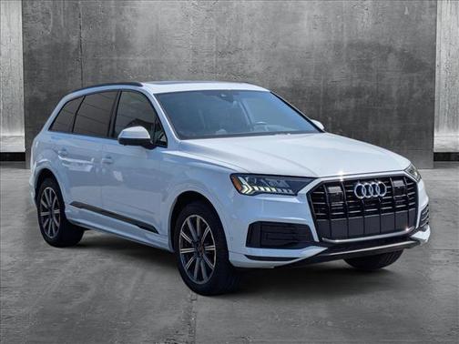 2024 Audi Q7 45 Premium Plus