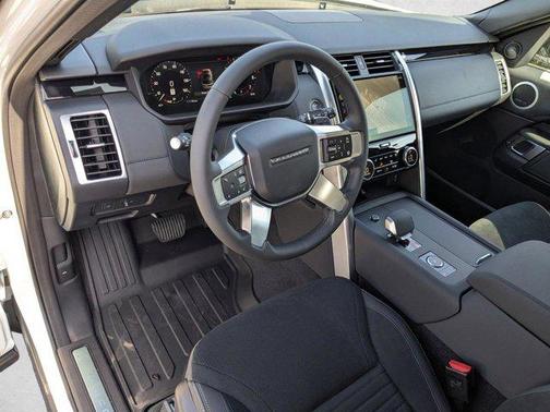 Fuji White 2026 Land Rover Discovery S