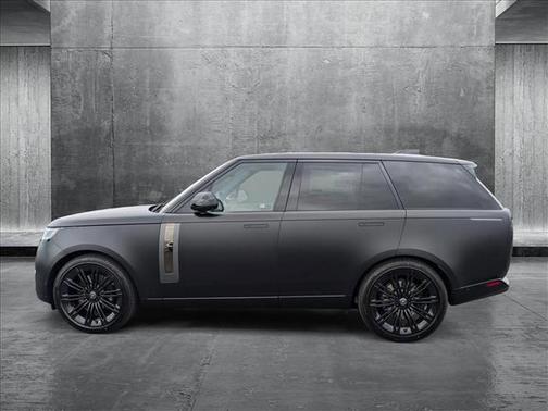 2025 Land Rover Range Rover P615 SV
