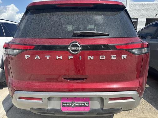 2022 Nissan Pathfinder SL