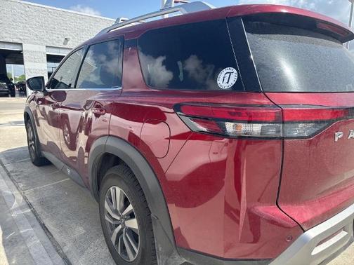2022 Nissan Pathfinder SL