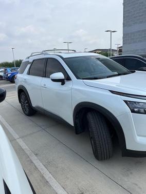 2025 Nissan Pathfinder SL