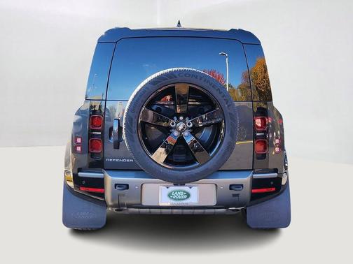 2024 Land Rover Defender 110 P400 X-Dynamic SE