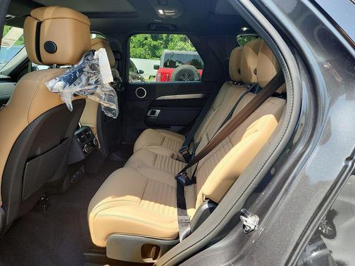 2025 Land Rover Discovery P360 Dynamic SE