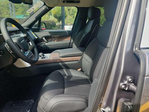 2025 Land Rover Range Rover P400 SE