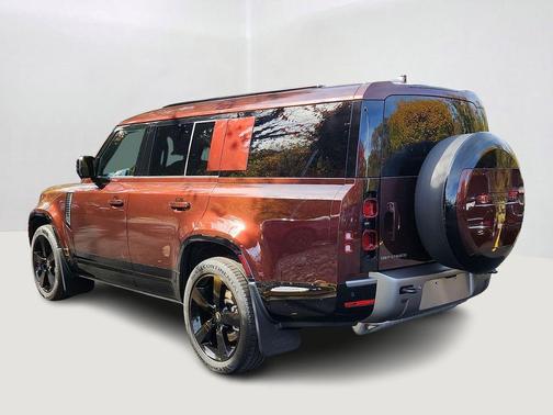 2025 Land Rover Defender 130 P400 X-Dynamic SE