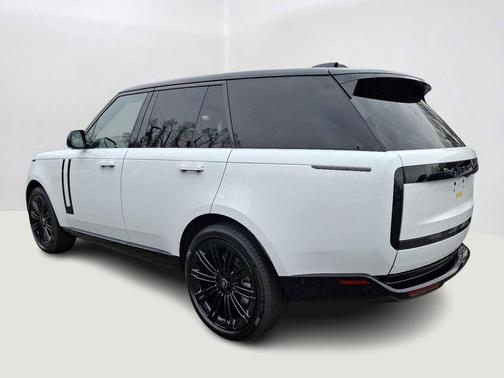 2025 Land Rover Range Rover P530 SE