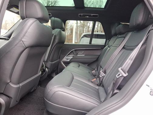 2025 Land Rover Range Rover P530 SE