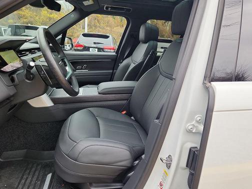 2025 Land Rover Range Rover P400 SE
