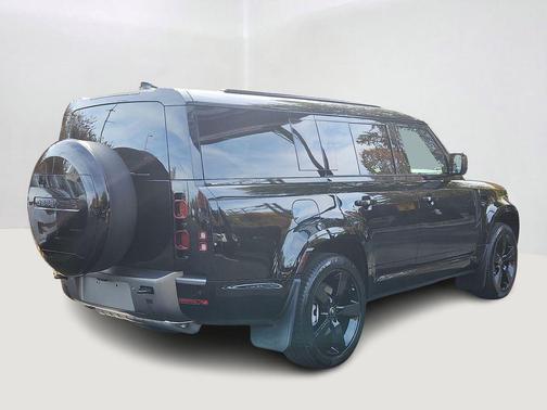 2025 Land Rover Defender 130 P400 X-Dynamic SE