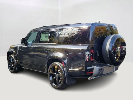 2025 Land Rover Defender 130 P400 X-Dynamic SE