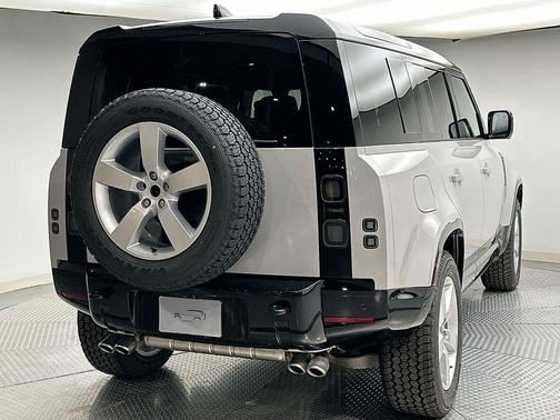 2026 Land Rover Defender P500 X-Dynamic SE