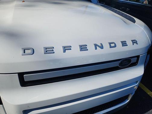 2020 Land Rover Defender 110 SE
