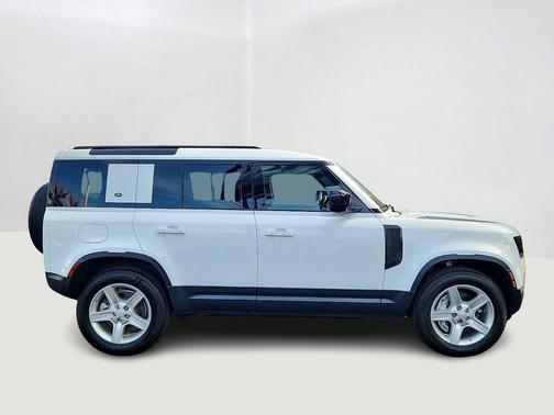 2020 Land Rover Defender 110 SE