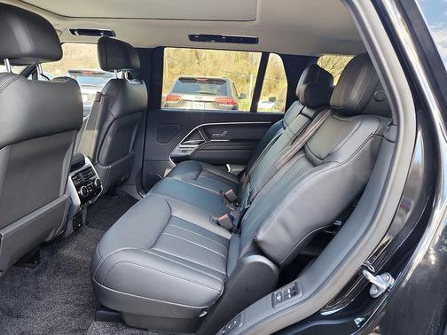 2025 Land Rover Range Rover P530 SE 7 Seat