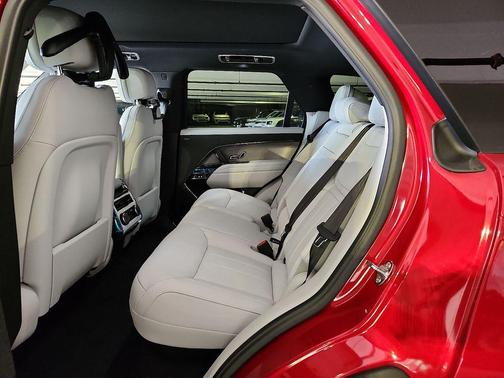 2025 Land Rover Range Rover Sport SE