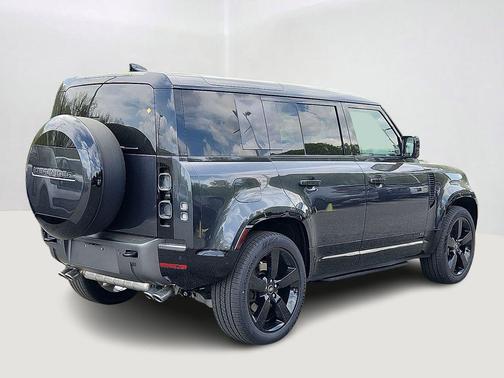 2025 Land Rover Defender 110 V8