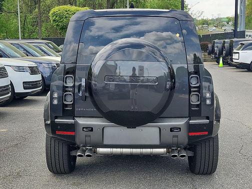 2025 Land Rover Defender 110 V8