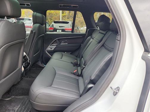 2025 Land Rover Range Rover P400 SE