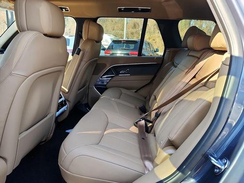 2025 Land Rover Range Rover P400 SE