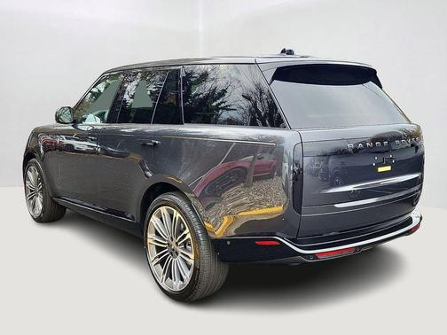 2025 Land Rover Range Rover P400 SE