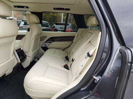 2025 Land Rover Range Rover P400 SE
