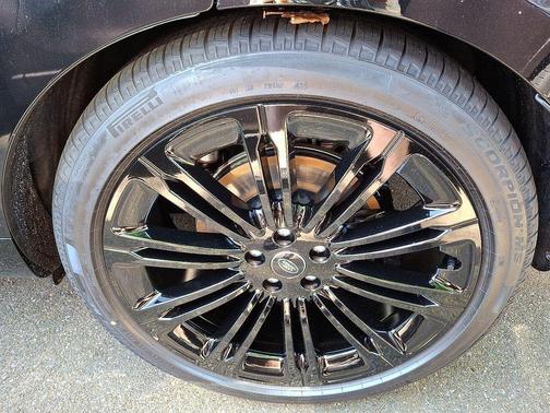 2025 Land Rover Range Rover P400 SE 7 Seat