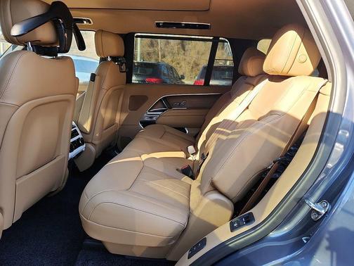 2026 Land Rover Range Rover P400 SE 7 Seat