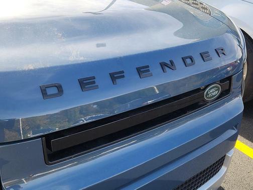 2025 Land Rover Defender 110 P300