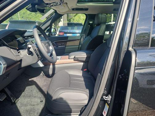 2025 Land Rover Range Rover P530 SE