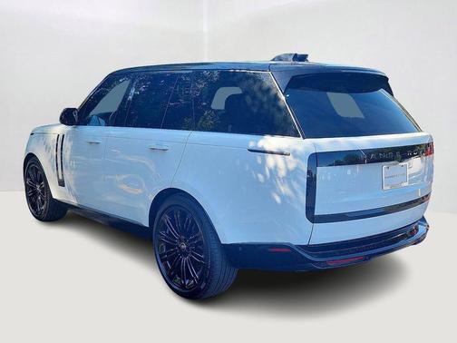 2025 Land Rover Range Rover P400 SE