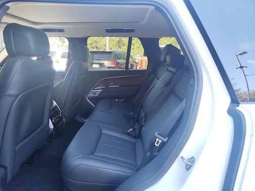 2025 Land Rover Range Rover P400 SE