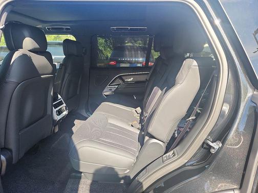 2025 Land Rover Range Rover P400 SE 7 Seat