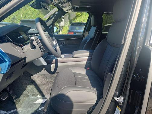 2025 Land Rover Range Rover P400 SE 7 Seat