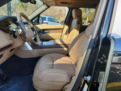 2025 Land Rover Range Rover P400 SE