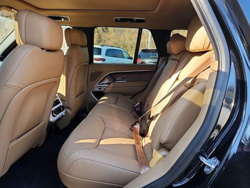 2025 Land Rover Range Rover P400 SE