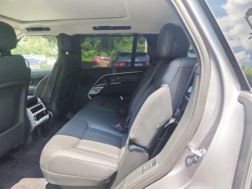 2025 Land Rover Range Rover P400 SE 7 Seat