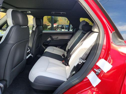 2025 Land Rover Range Rover Sport SE