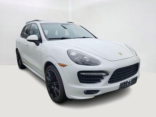 2014 Porsche Cayenne GTS