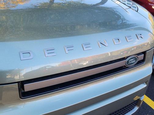 2025 Land Rover Defender 110 P400 X-Dynamic SE